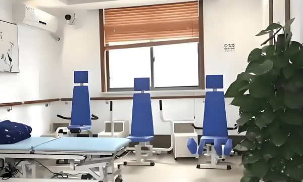 深圳入户在哪办理_专访导演饶晓志:对《万里归途》满意和骄傲 能一么彻得这底下子限制