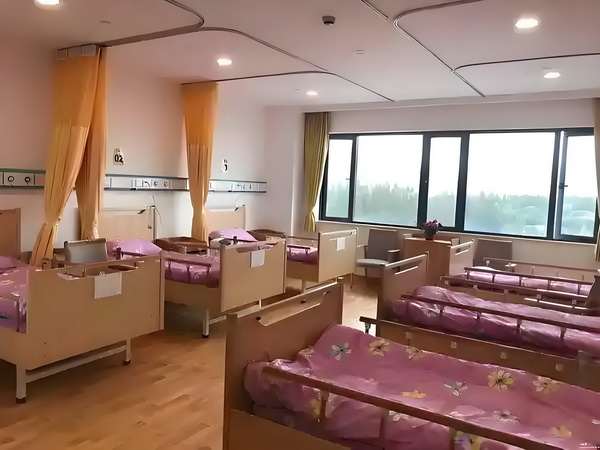 户口落户条件深圳_偶遇何猷君穿两年前的增高鞋，奚梦瑶外八严重 偶遇何猷君声时动接”活近尾